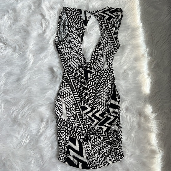 💜Forever 21💜 Deep V Cut Front/Back - Dress - Picture 4 of 4